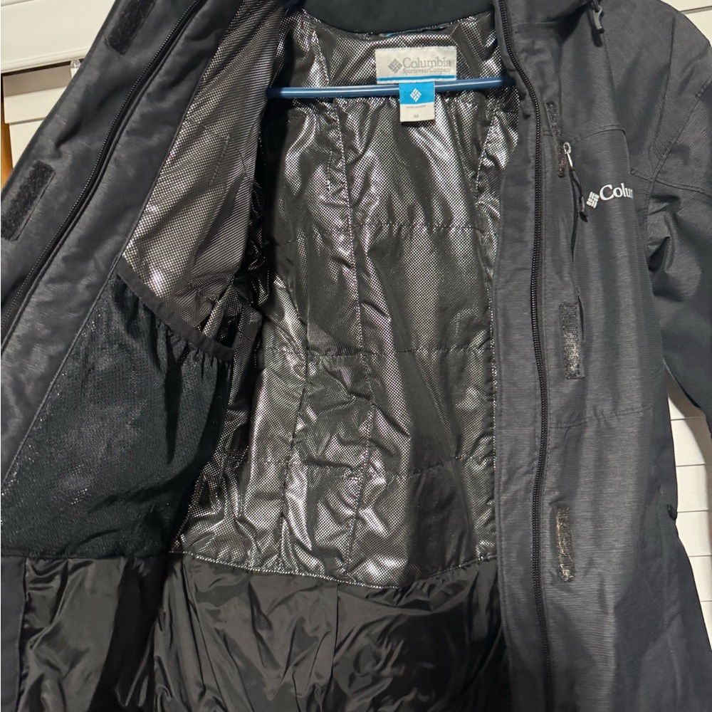 Columbia Woman’s Parka - Picture 4 of 8